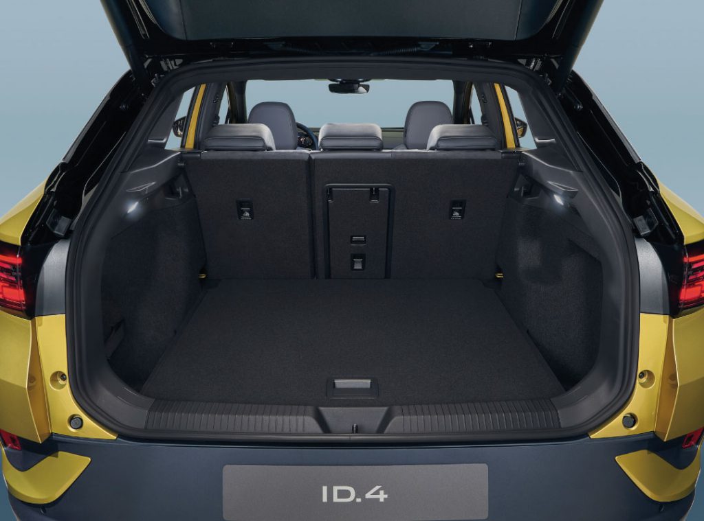 Con un ampio vano bagagli, la ID.4 è pronta a soddisfare tutte le tue esigenze di carico. Con una capacità che si adatta a ogni avventura, questo SUV urbano offre praticità senza compromessi, permettendoti di portare con te tutto ciò di cui hai bisogno per ogni viaggio