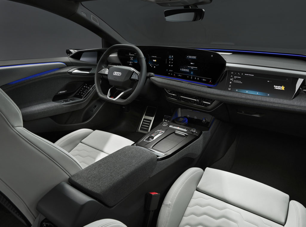 Gli interni dell'A6 Avant e-tron sono progettati per garantire comfort e funzionalità. I materiali sostenibili e le finiture di alta qualità riflettono l'impegno per l'ambiente.