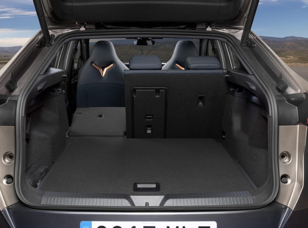 Ampio portabagagli della CUPRA Tavascan: fino a 540 litri di spazio per le tue avventure, con flessibilità e comfort per ogni esigenza di carico.